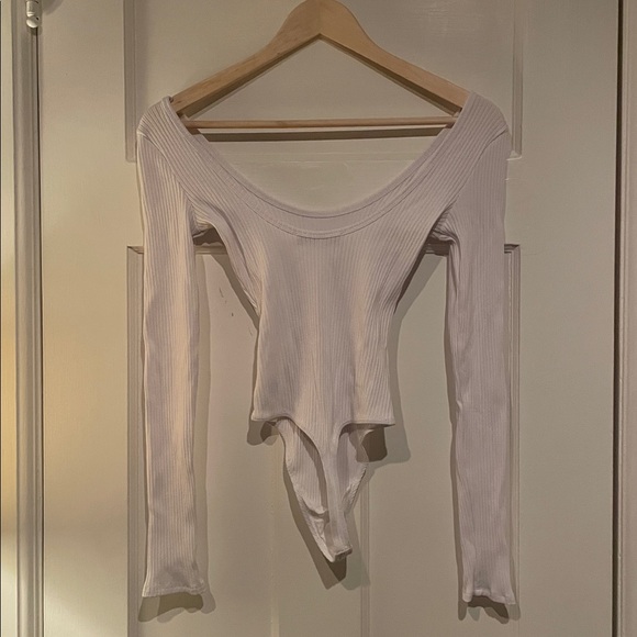 Aritzia Wilfred Free Leila White Ribbed Long Sleeve Bodysuit - Picture 7 of 8
